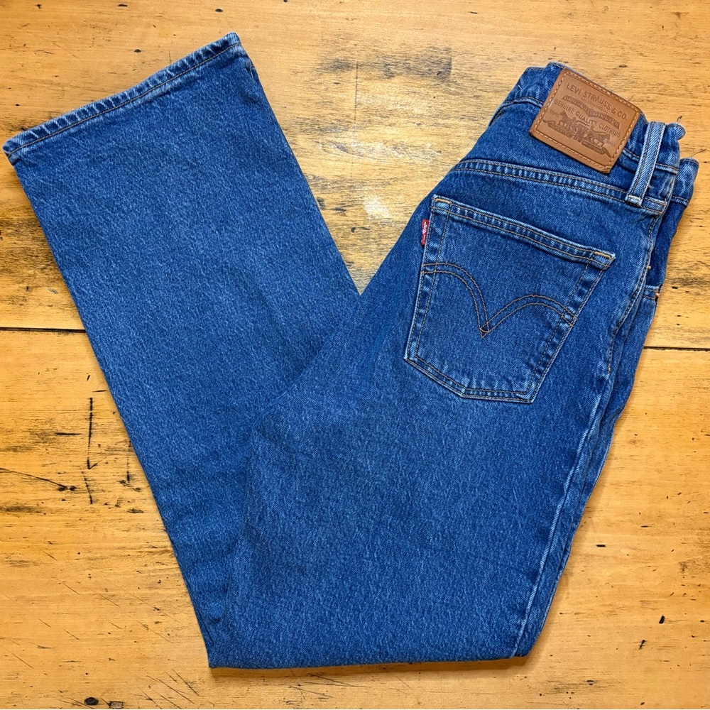 Levi's Women's Ribcage Straight Blue Jeans 26W 27L like new medium wash